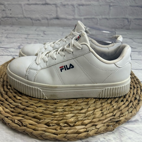 Fila Women's Classic White Leather Fashion Sneakers. Size 8. - Picture 4 of 10